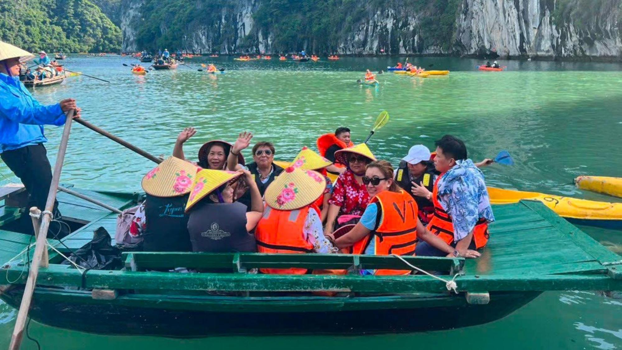 Hotel Lotus Boutique Cruise Hạ Long Exterior foto