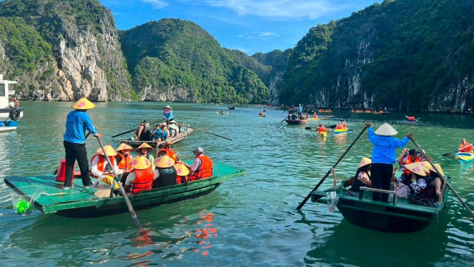 Hotel Lotus Boutique Cruise Hạ Long Exterior foto
